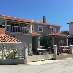 Karlo 3* Bibinje